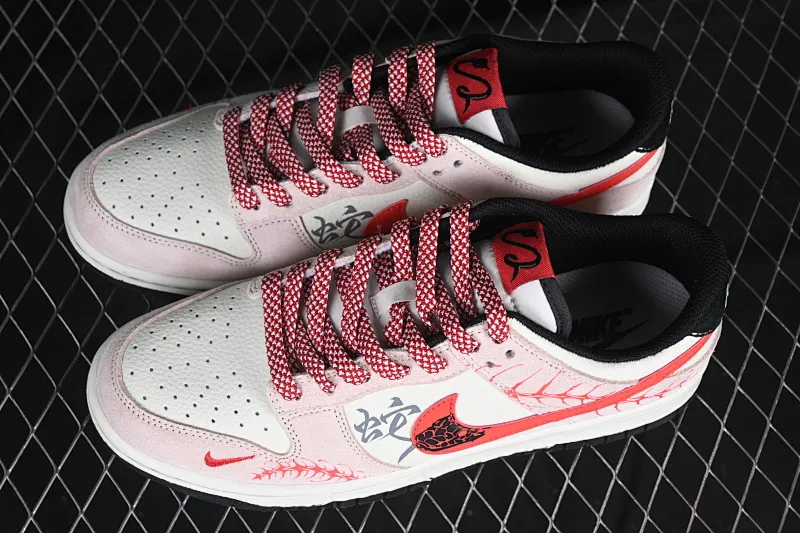 All categories Nk SB Dunk Series Nk SB Dunk Low High-end customized low-top sneakers Nk SB Dunk Low Year of the Snake series Pig Eight Red Hook High-end customized low-top casual sneakers DJ2024-106